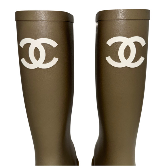 Chanel REV Dark Beige Moss Green White CC Logo High Pull On Rubber Rain Boots 42 - Picture 8 of 15